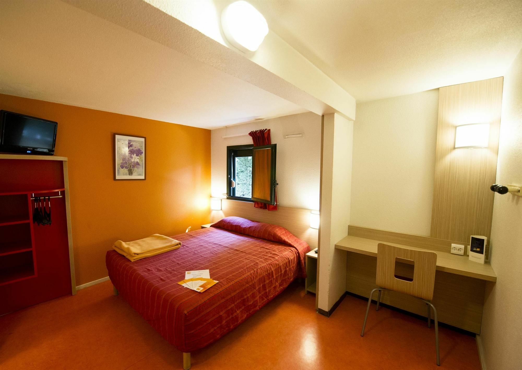 Premiere Classe Orleans Ouest - La Chapelle St Mesmin La Chapelle-Saint-Mesmin Exterior foto